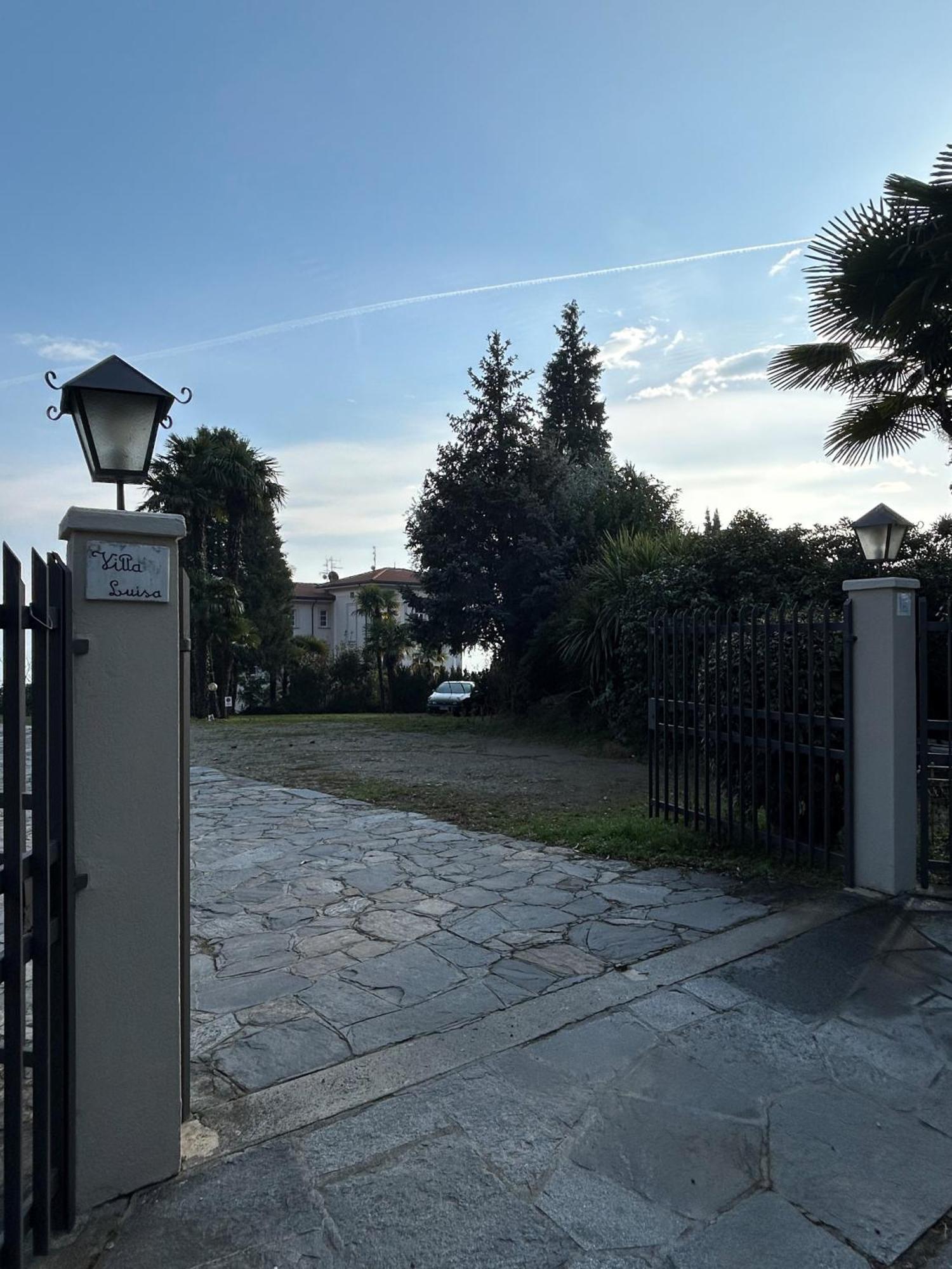 カンネロ・リヴィエーラ Residenza Dei Fioriアパートホテル エクステリア 写真
