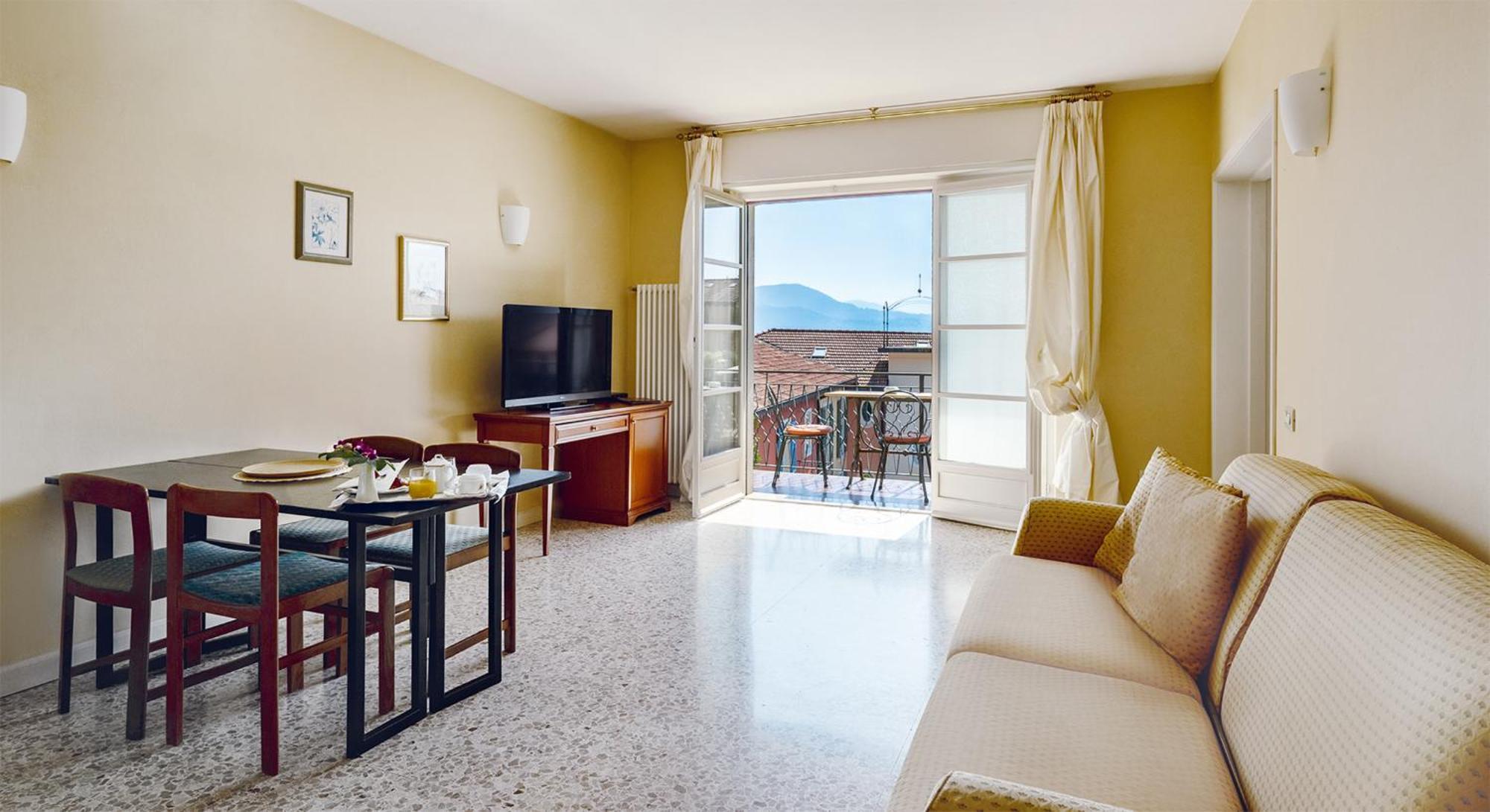 カンネロ・リヴィエーラ Residenza Dei Fioriアパートホテル エクステリア 写真